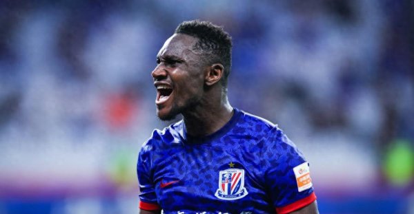 看他失望地跳起来收拢横梁荡来荡去的式样体育集锦