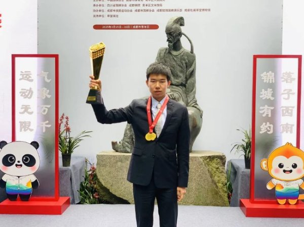 上昼辜梓豪九段与丁浩九段双双晋级决赛体育录像/图片