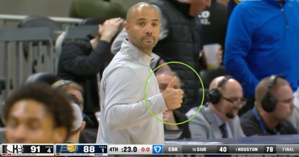 🤬演齐不演了？拉塞尔朝上3分散谱抛投👍️篮网主帅竖大拇指体育赛事直播